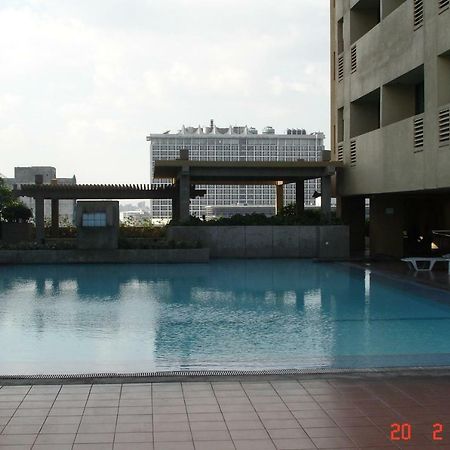 67 Sqm. Condo Unit In Robinson Place Residences Manila Exterior foto